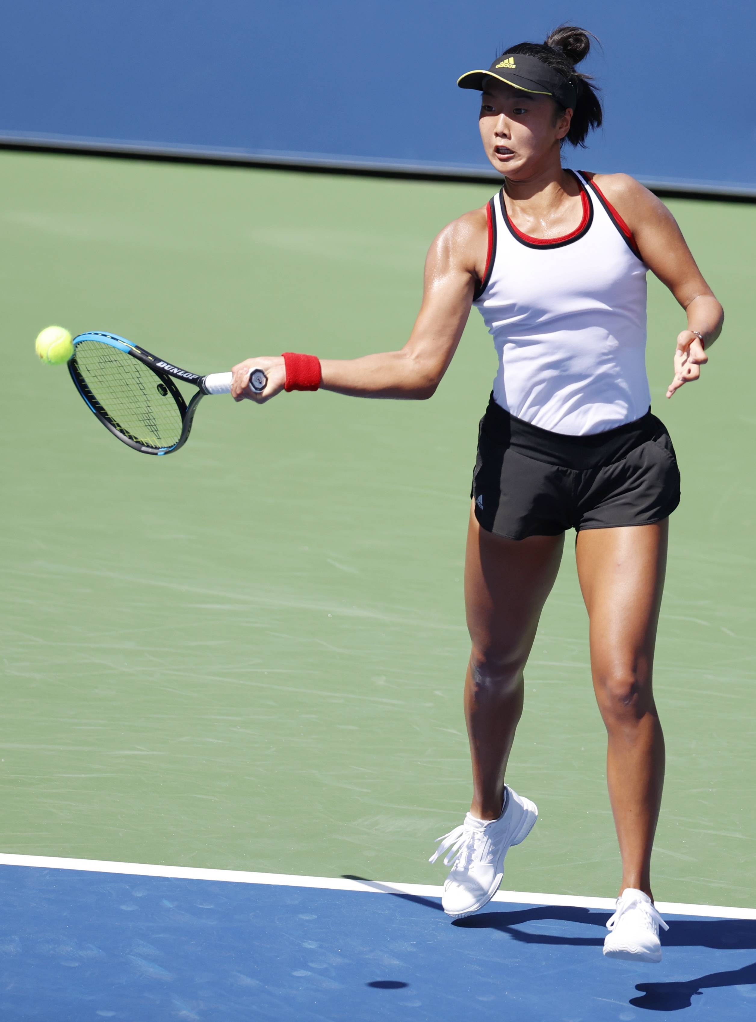 表现抱有更 表现抱有更